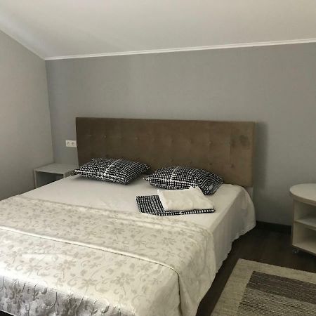 Guest House Olzhycha 45 Б Kiev Ngoại thất bức ảnh