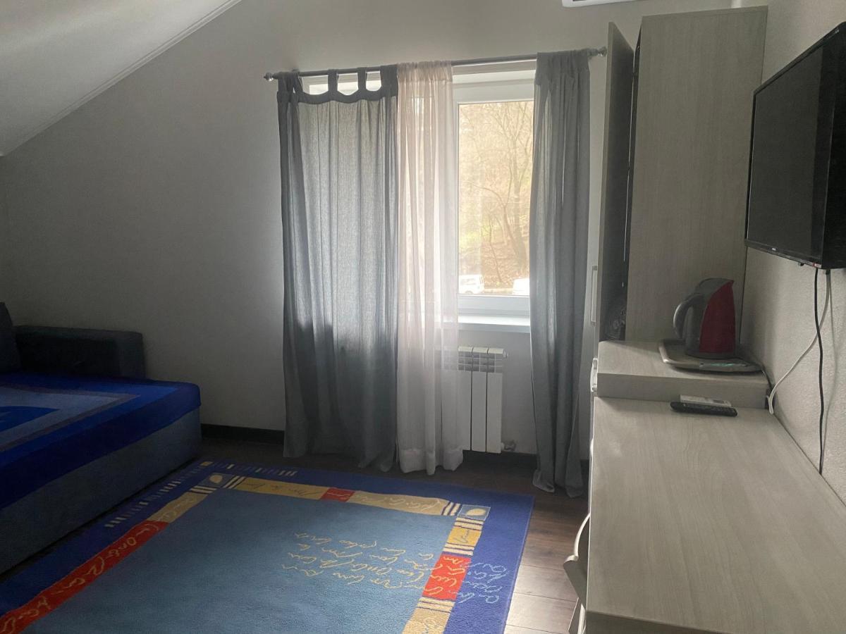 Guest House Olzhycha 45 Б Kiev Ngoại thất bức ảnh