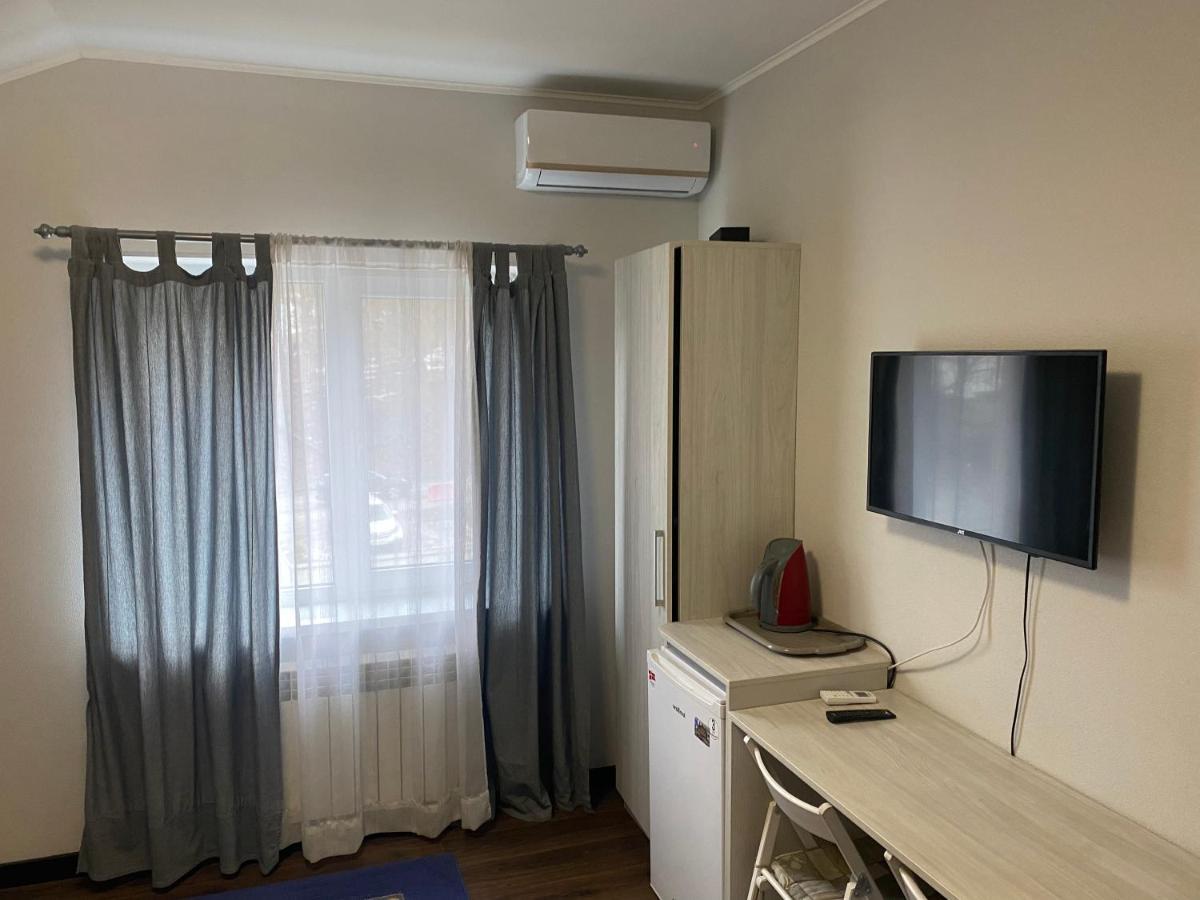 Guest House Olzhycha 45 Б Kiev Ngoại thất bức ảnh